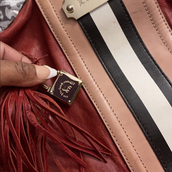 Gently used L.A.M.B bag🥰 shoulder ( Classic styles it’s details. - Picture 3 of 6